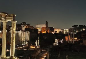 Rome antique by night : Piazza Venezia, Fori Imperiali, Colisée et Monti