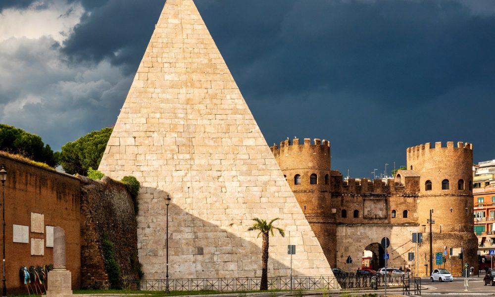 La pyramide de Cestius rouvre ses portes après trois ans de fermeture. Visites gratuites jusqu’en octobre.