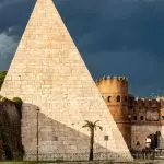 La pyramide de Cestius rouvre ses portes après trois ans de fermeture. Visites gratuites jusqu’en octobre.